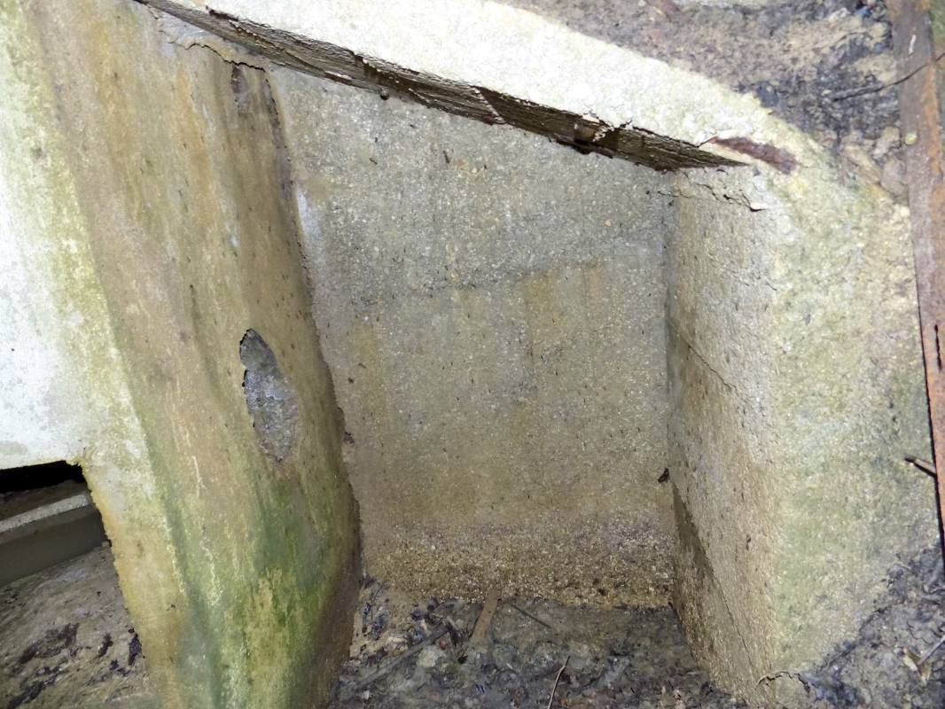 Ligne Maginot - 32A - SAINT OEUVRE - (Blockhaus pour canon) - Niche l’arrière droite