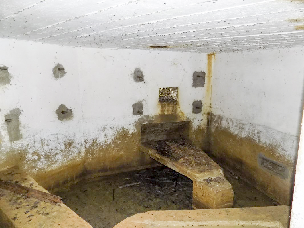 Ligne Maginot - 32A - SAINT OEUVRE - (Blockhaus pour canon) - Créneau droite, Hotchkiss