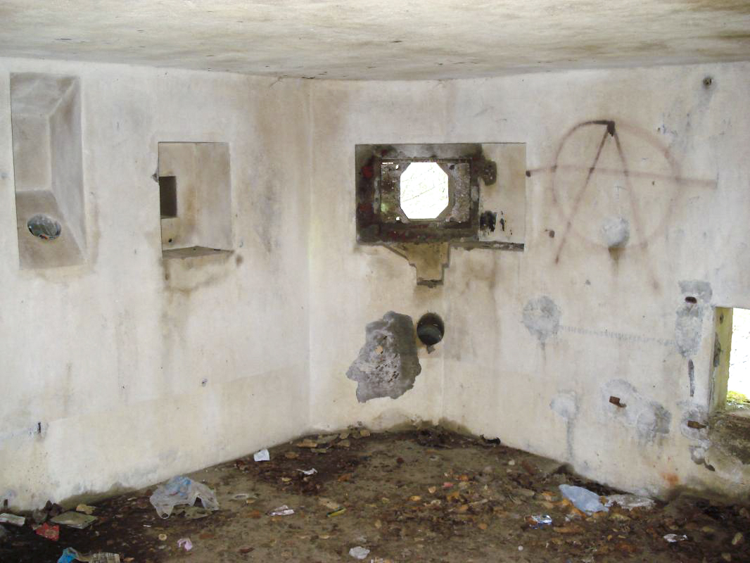 Ligne Maginot - MF11 - N - LA HATRELLE - (Poste GRM - Maison Forte) - L'intérieur, angle frontal/gauche