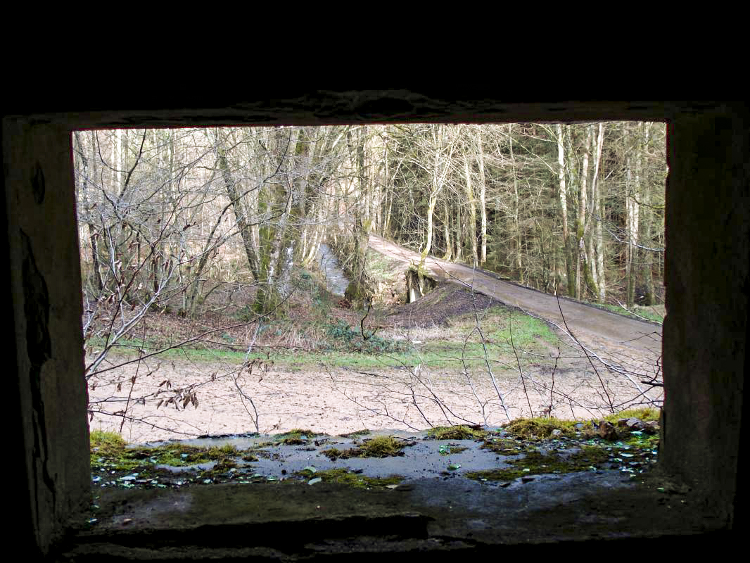 Ligne Maginot - MF11 - N - LA HATRELLE - (Poste GRM - Maison Forte) - Vue frontale vers le pont