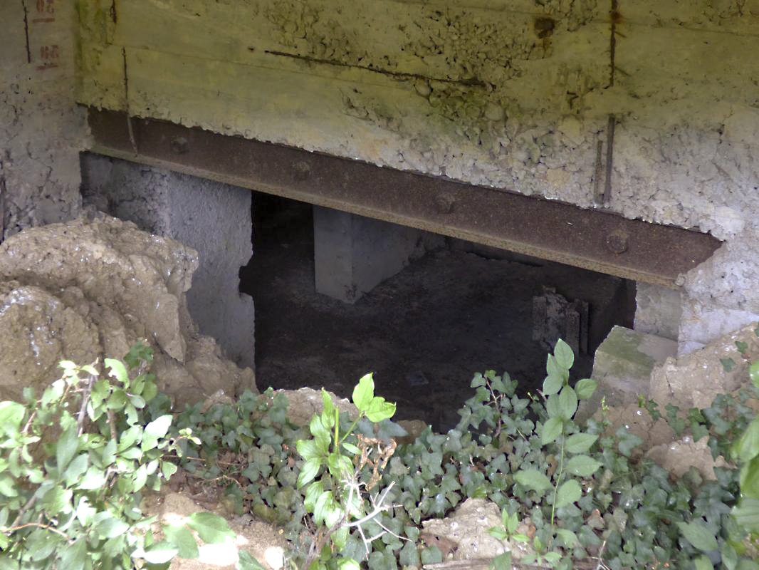 Ligne Maginot - CEZF-34  - LES TOURNILLONS - (Casemate d'infanterie - double) - L'entrée du matériel