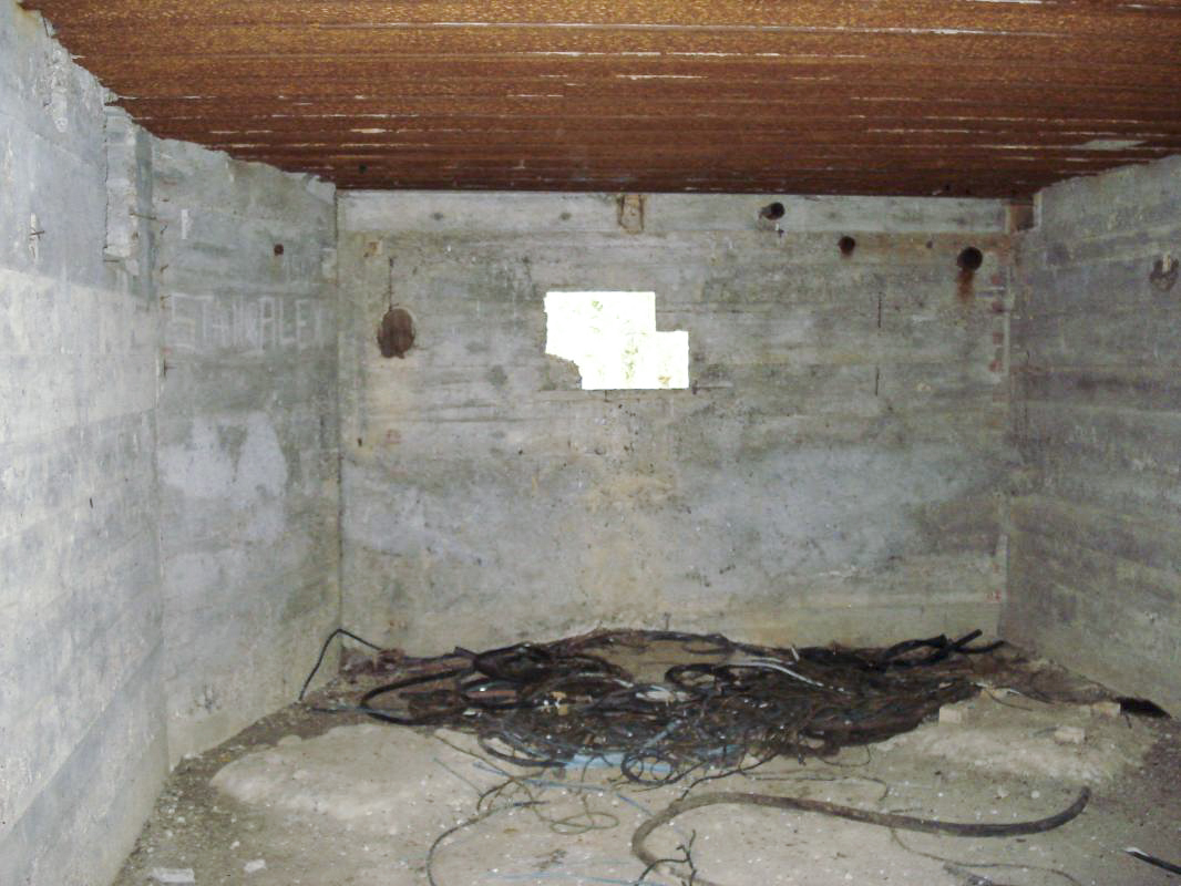 Ligne Maginot - CEZF-34  - LES TOURNILLONS - (Casemate d'infanterie - double) - Créneau vers l'ouest