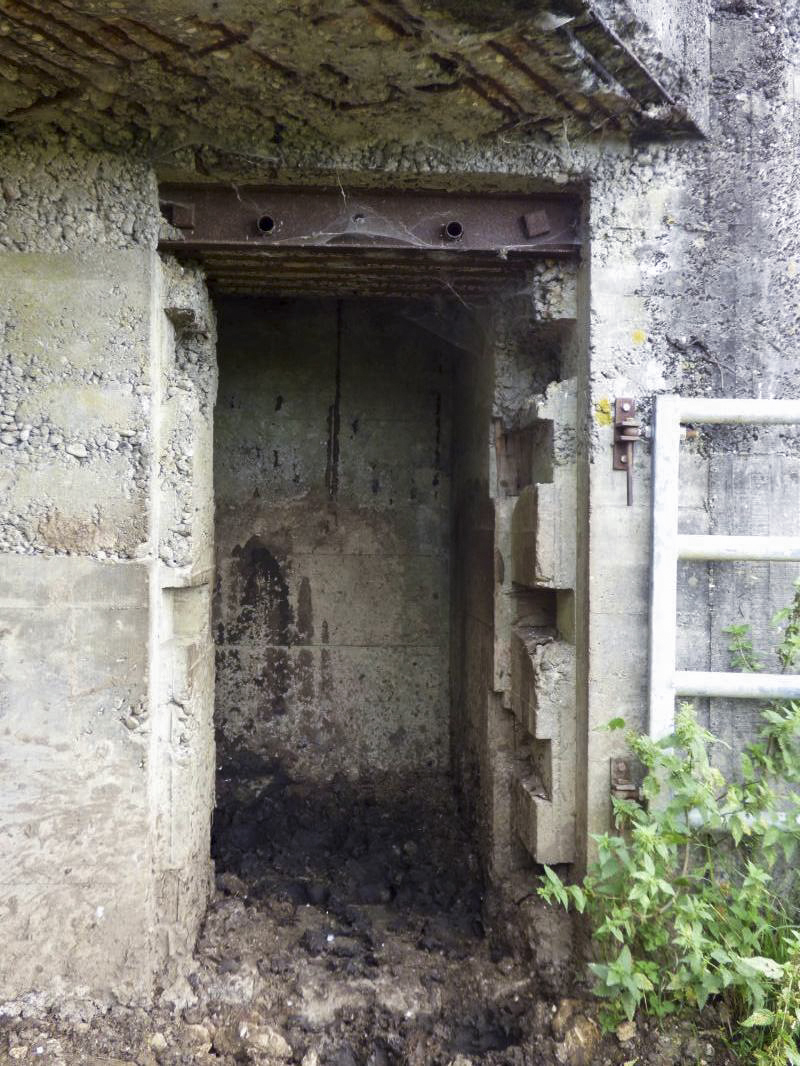 Ligne Maginot - CEZF-40 - FORET DE MANGIENNES - (Casemate d'infanterie) - 