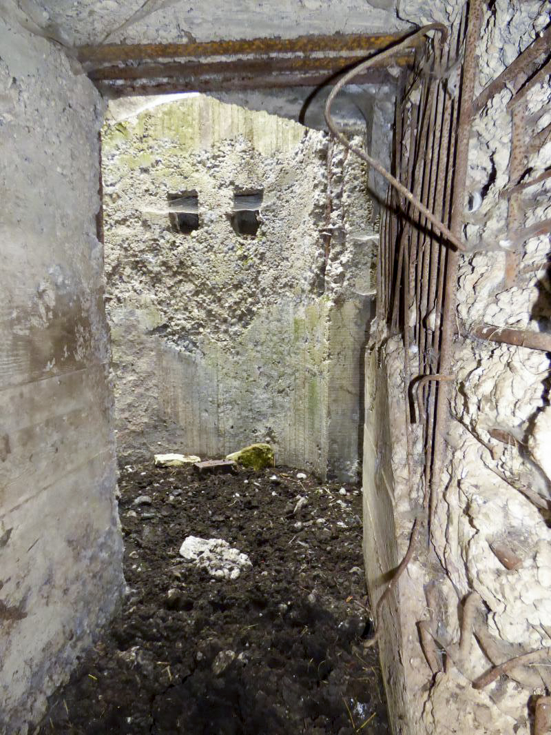 Ligne Maginot - CEZF-40 - FORET DE MANGIENNES - (Casemate d'infanterie) - L'emplacement de la cloche