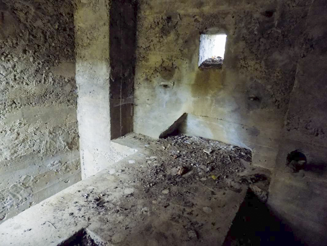 Ligne Maginot - 16 - PONT DE REMILLY - (Blockhaus pour arme infanterie) - L'interieur
Le support pour la mitrailleuse