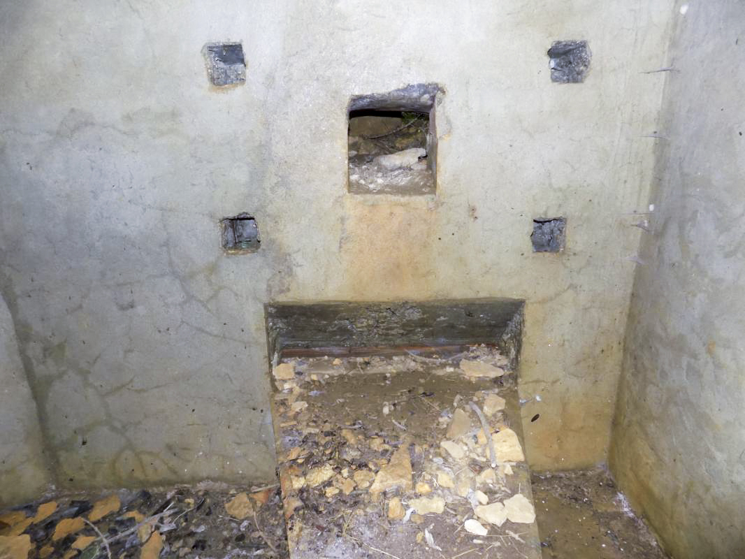 Ligne Maginot - 31A - LIPHE - (Blockhaus pour canon) - Face frontale droite, créneau Hotchkiss - R Tucker