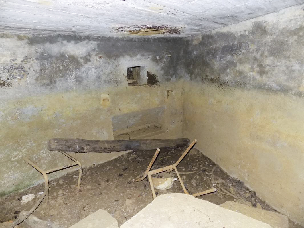 Ligne Maginot - 48TER - BUTTE DE FRENOIS OUEST - (Blockhaus pour canon) - Créneau droite Hotchkiss - R Tucker