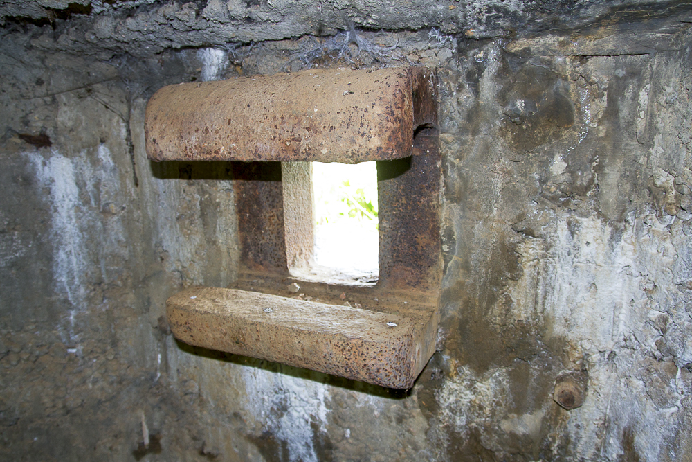 Ligne Maginot - CB337 - GRAND LOT NORD - (Blockhaus pour arme infanterie) - Trémie du créneau mitrailleuse