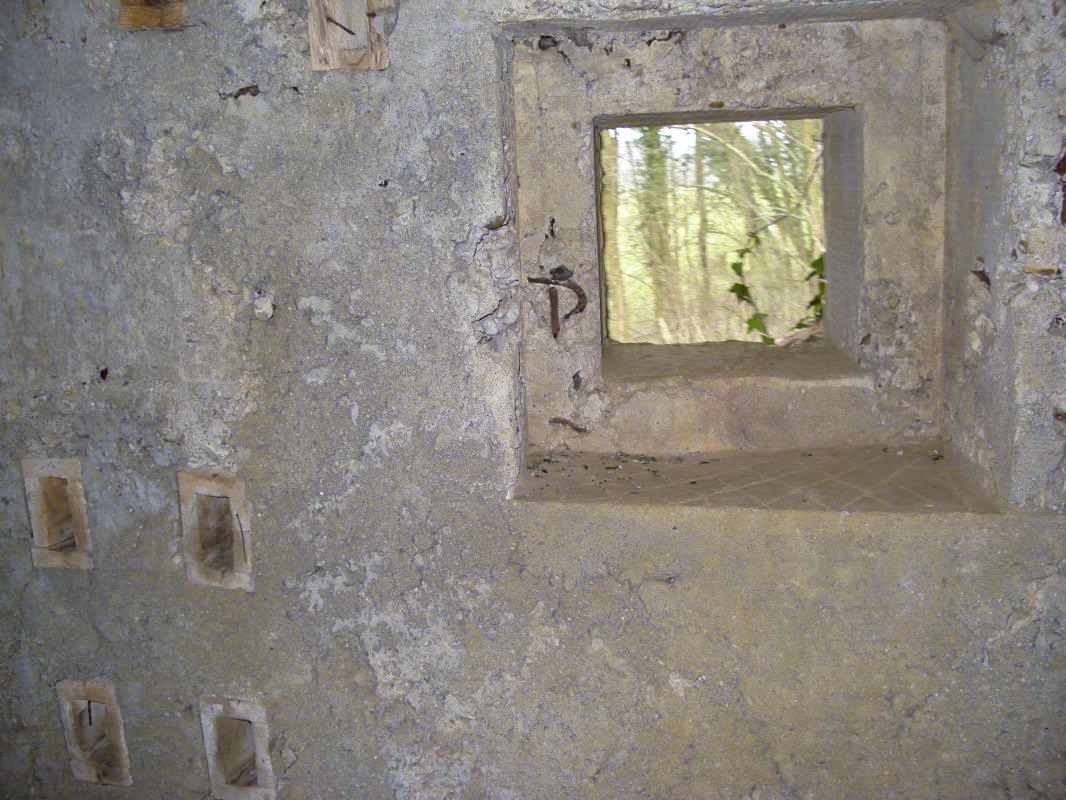 Ligne Maginot - 310 - LA VASALLEE NORD - (Blockhaus pour arme infanterie) - Créneaux FM/(Hotchkiss?)