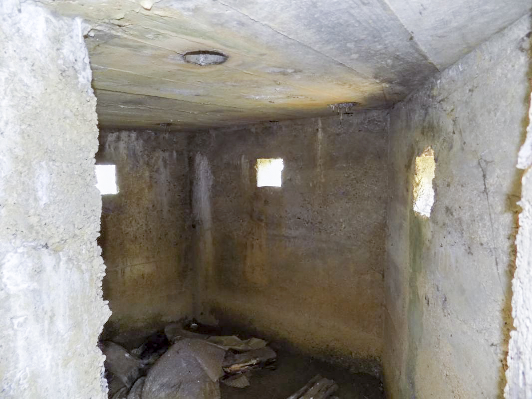 Ligne Maginot - C - CHATEAU DU LIRRY - (Blockhaus pour arme infanterie) - Créneaux gauche, centrale, droite