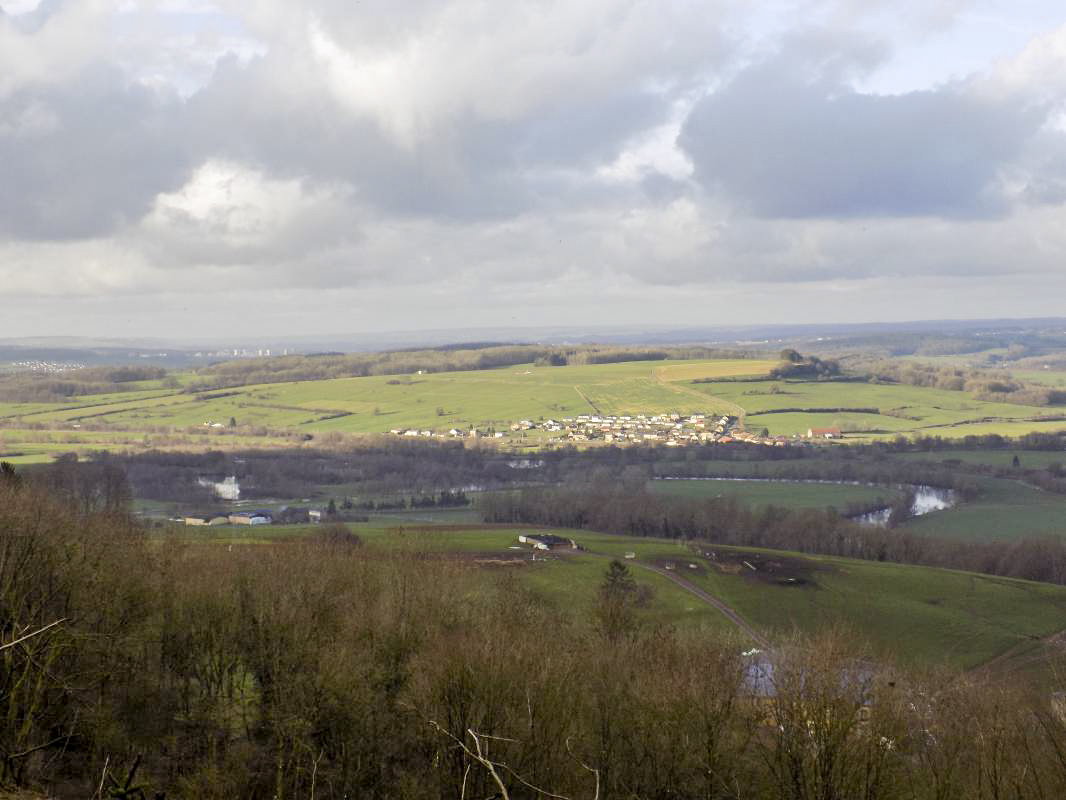 Ligne Maginot - CROIX PIOT - (Observatoire d'infanterie) - Vue nord ouest vers Vrigne-Meuse. Charleville-Mézières à l'arrière plan