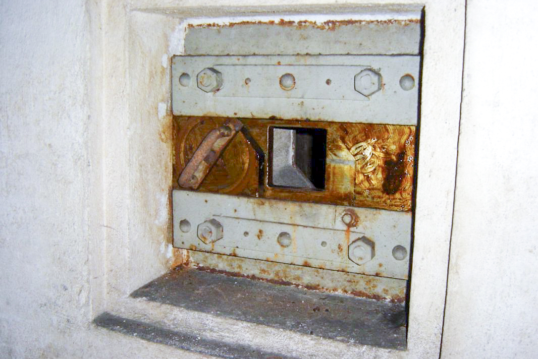 Ligne Maginot - HETTANGE GRANDE - X8 (QUARTIER ROUSSY - III/168°RIF) - (Abri) - Créneau de défense intérieure face à la galerie inachevée devant communiquer avec O9