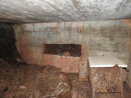 Ligne Maginot - FROHMUEHL NORD - (Blockhaus pour canon) - Le créneau de tir. L'entrée matériel est juste à côté.