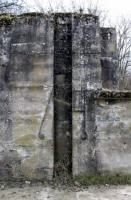 Ligne Maginot - HERBITZHEIM BARRAGE - (Inondation défensive) - Vue rapprochée d'une coulisse
Noter les tourillons permettant la manoeuvre des éléments à empiler dans le pertuis