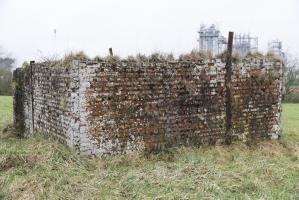 Ligne Maginot - CITE SOLVAY 3 - (Blockhaus pour arme infanterie) - Bloc à 2 embrasures, camouflé, probablement en grange.