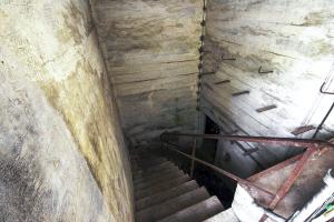 Ligne Maginot - VULMIS OU VULMIX - (Position d'artillerie préparée) - L’escalier vers le magasin à munitions 