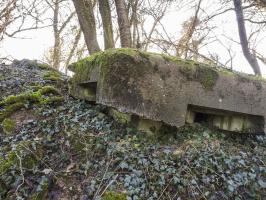 Ligne Maginot - KLEIBORN 3 - (Blockhaus pour arme infanterie) - La façade avant et ses deux créneaux.