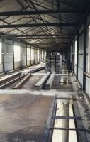 Ligne Maginot - SARRALBE (BARRAGE DE) - (Inondation défensive) - L'intérieur du hangar de protection avec les poutrelles destinées à fermer le barrage et les équipements de manutention pour ces dernières.