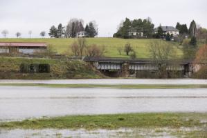 Ligne Maginot - SARRALBE BARRAGE SUD - (Blockhaus pour arme infanterie) - Le blockhaus et le pont canal. Au premier plan l'inondation de l'Albe