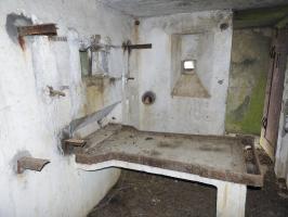 Ligne Maginot - BB24 - (Blockhaus pour canon) - La table de tir pour une mitrailleuse Hotchkiss.