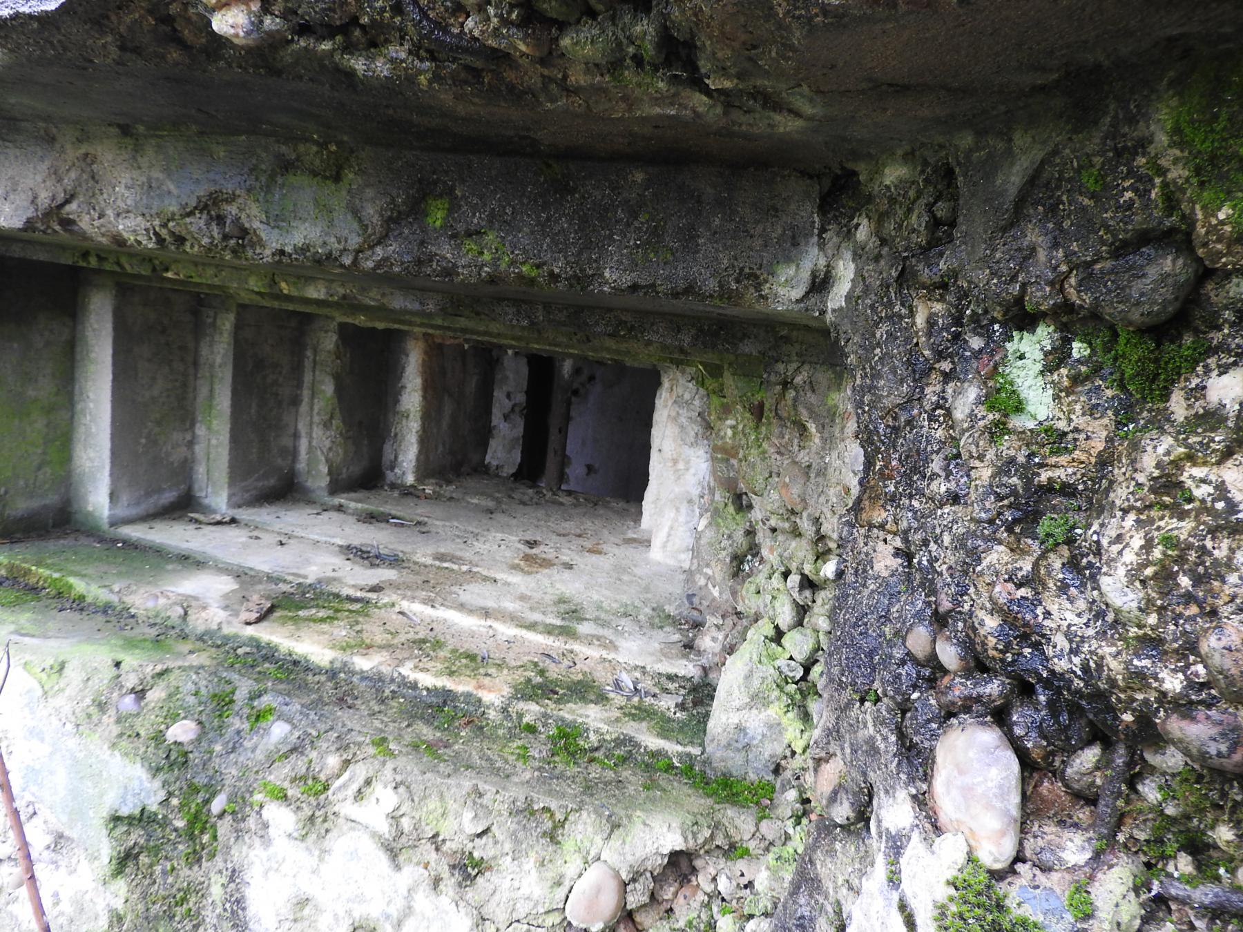 Ligne Maginot - BB24 - (Blockhaus pour canon) - L'embrasure pour mitrailleuse.