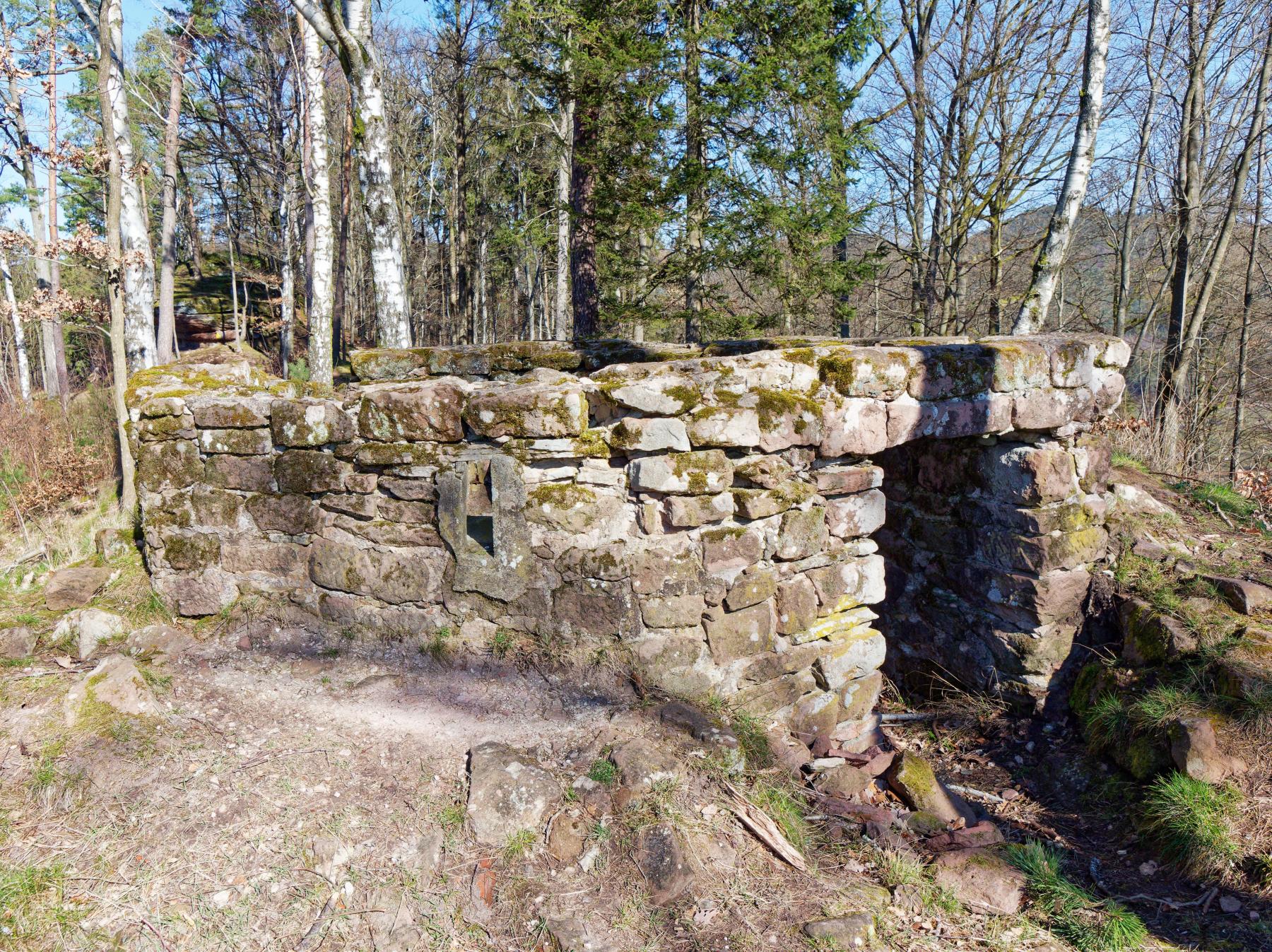Ligne Maginot - CHATEAU NEUF 2 - (Blockhaus pour arme infanterie) - Créneau de gauche et entrée