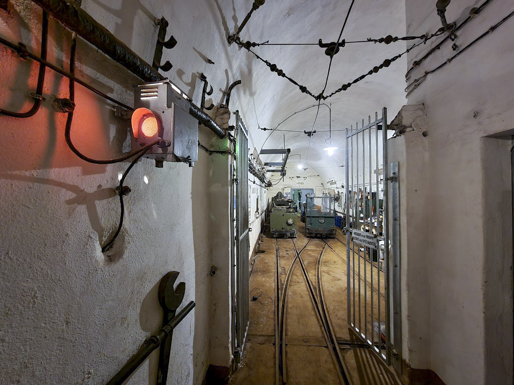 Ligne Maginot - HACKENBERG - A19 - (Ouvrage d'artillerie) - Un des garages d'entretien des locotracteurs - DK_Antoine4