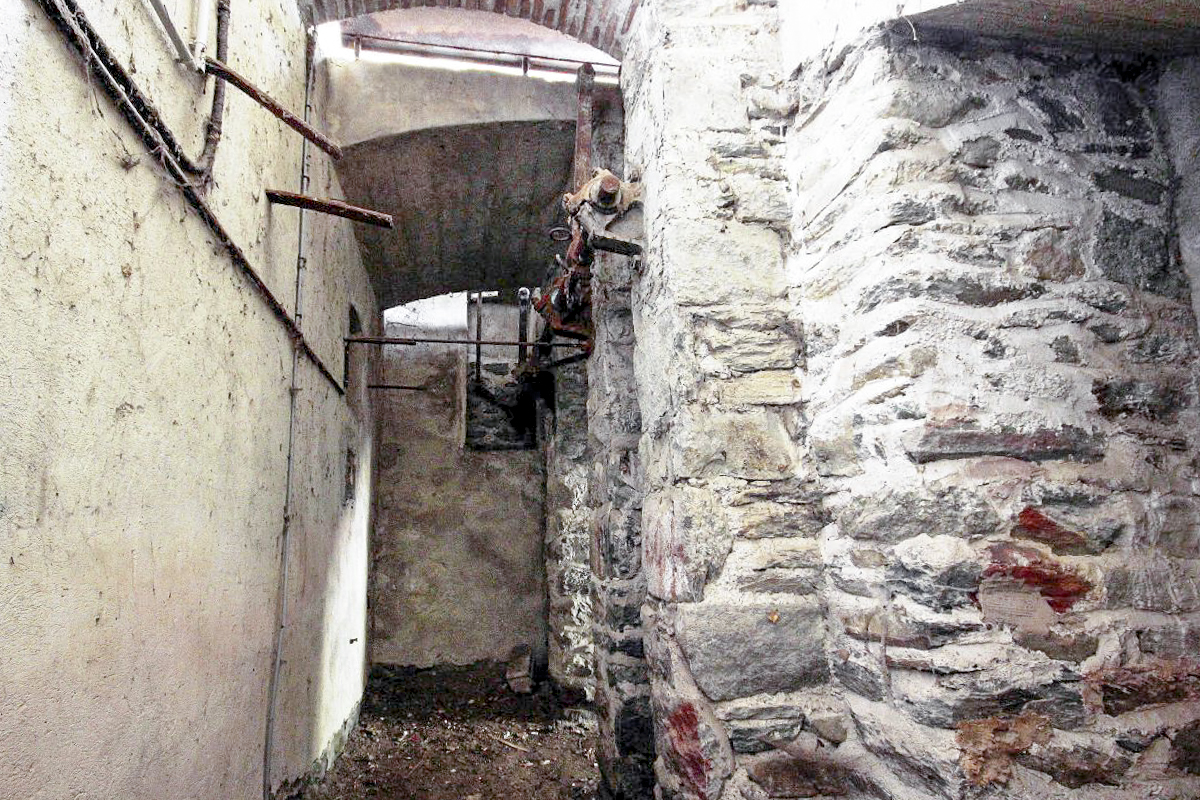 Ligne Maginot - VULMIS OU VULMIX - (Position d'artillerie préparée) - Couloir du mechanisme du pont-levis