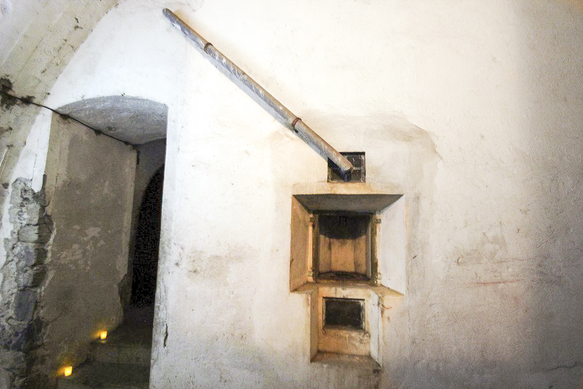 Ligne Maginot - VULMIS OU VULMIX - (Position d'artillerie préparée) - Couloir du magasin avec une niche pour une lampe