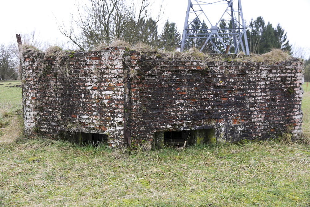 Ligne Maginot - CITE SOLVAY 3 - (Blockhaus pour arme infanterie) - Bloc à 2 embrasures, camouflé, probablement en grange.