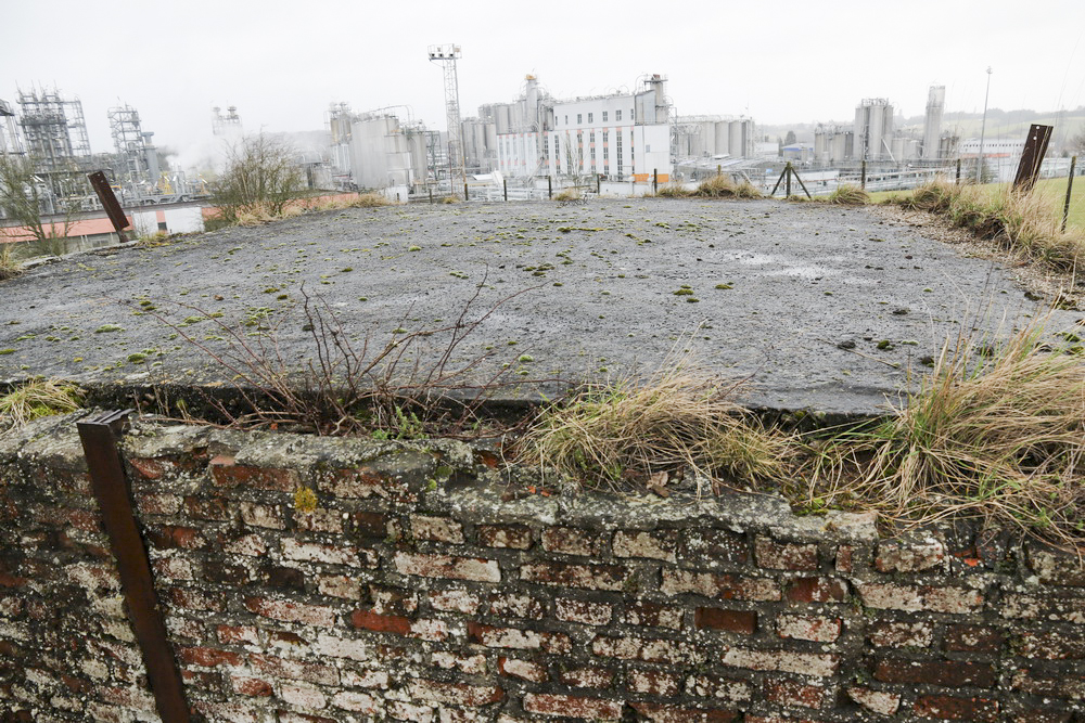 Ligne Maginot - CITE SOLVAY 3 - (Blockhaus pour arme infanterie) - Bloc à 2 embrasures, camouflé, probablement en grange. - Alain Perouffe