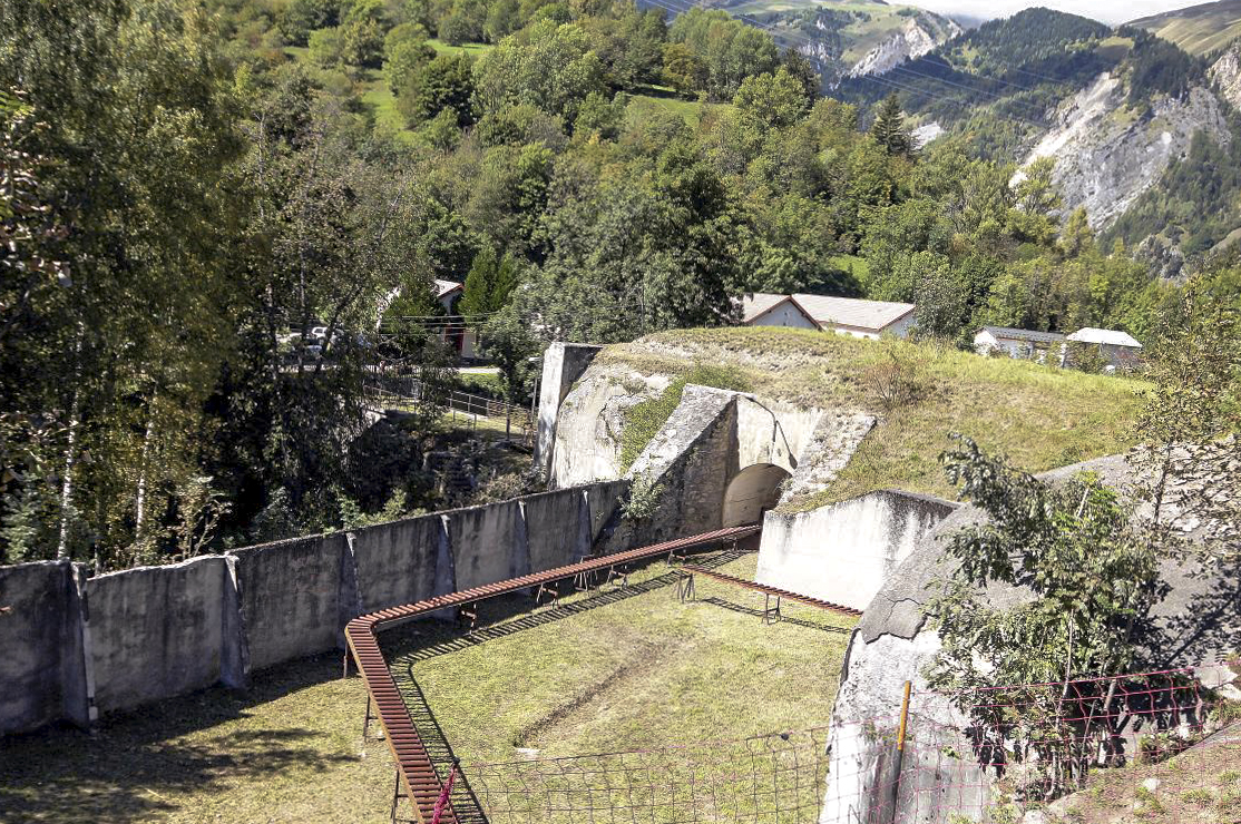 Ligne Maginot - VULMIS OU VULMIX - (Position d'artillerie préparée) - Cour de la casemate 3 et 4
