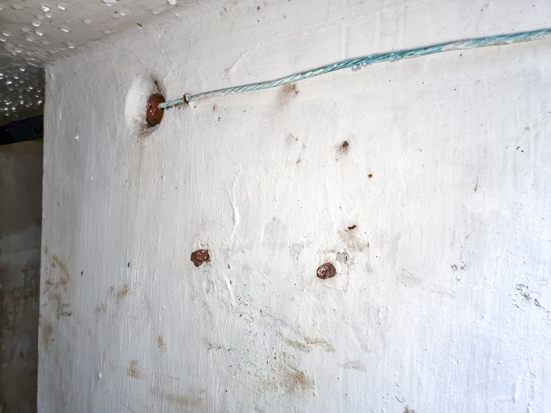 Ligne Maginot - 27M - (Chambre de coupure) - Ancien emplacement du boîtier de connexion pour troupes de campagne
