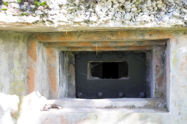 Ligne Maginot - HERBITZHEIM  1 - (Blockhaus pour arme infanterie) - Créneau mitrailleuse