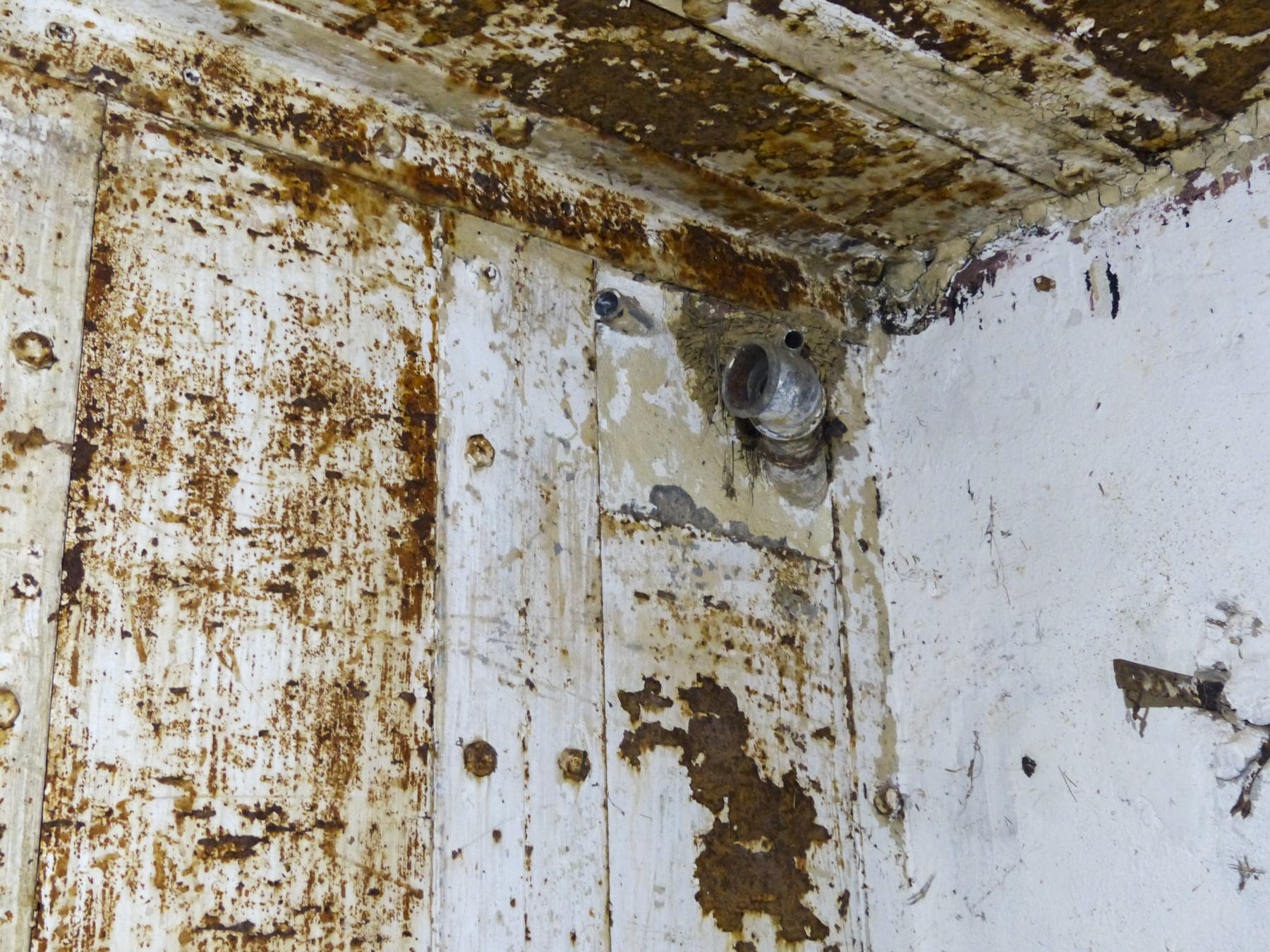 Ligne Maginot - SAINT ANTOINE - (Casemate d'infanterie - double) - Le tuyau d'évacuation de la surpression est situé en haut à droite