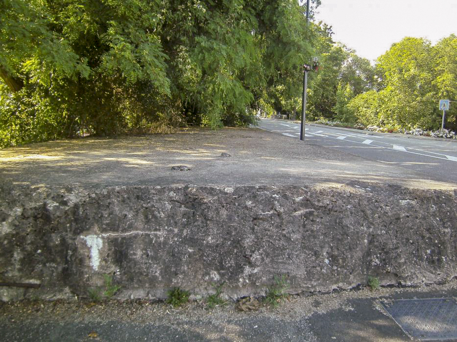 Ligne Maginot - KRAFFT ROUTE - (Poste de Secours) - La dalle du PC vue de la route - GLÜCKSJÄGER GJ13