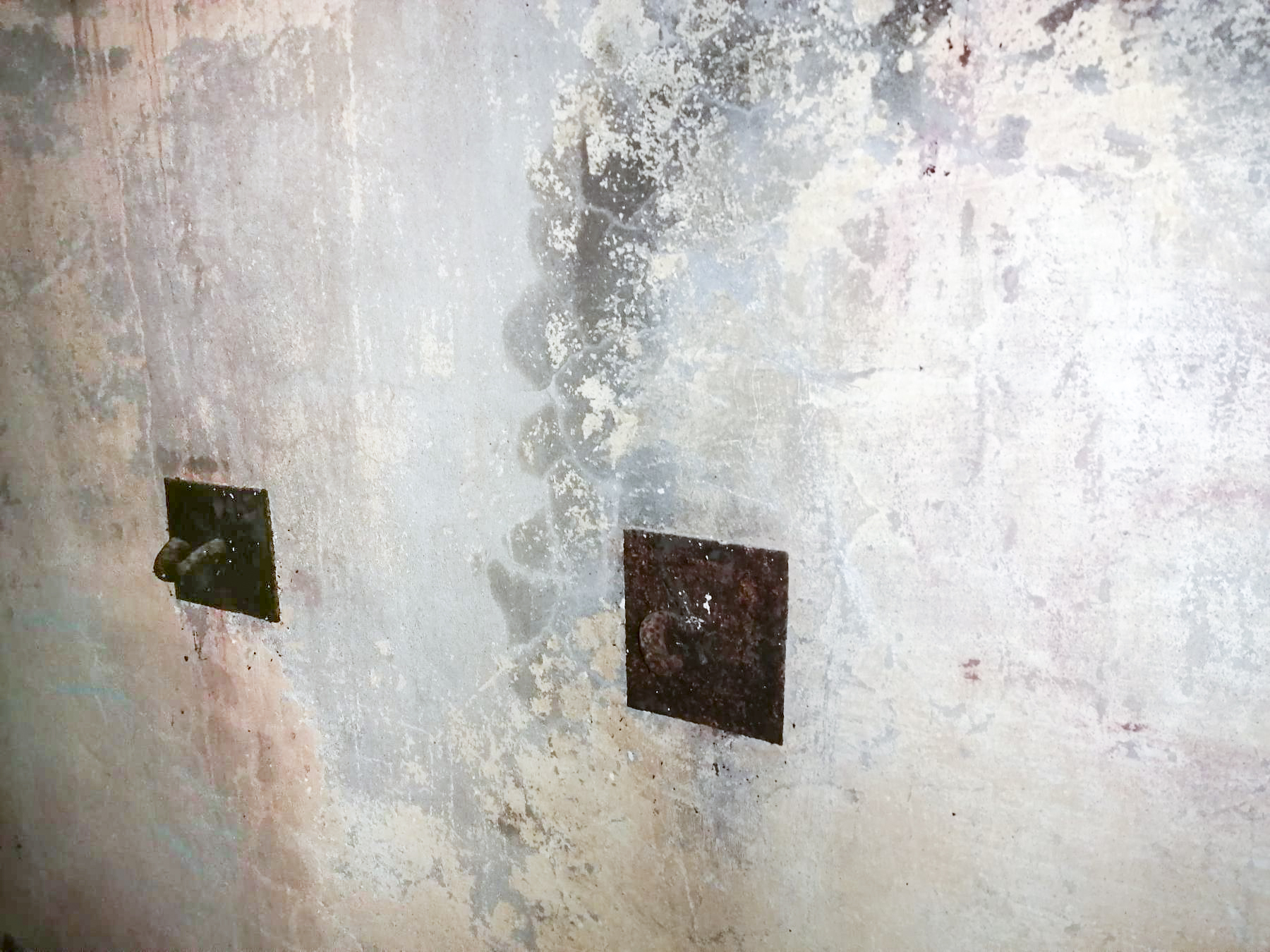 Ligne Maginot - DEHLINGEN NORD - (Central téléphonique d'observation) - L'intérieur du Central d'observation
Crochets pour hamacs - Dominique DISS