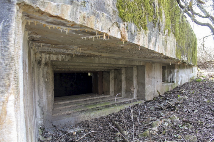 Ligne Maginot - DERCHENBRONN - (Blockhaus pour canon) - Les créneaux de la façade ouest - Christian LENHARD