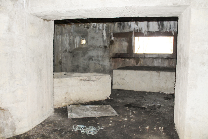 Ligne Maginot - DERCHENBRONN - (Blockhaus pour canon) - L'entrée du canon de la chambre 1 - Christian LENHARD