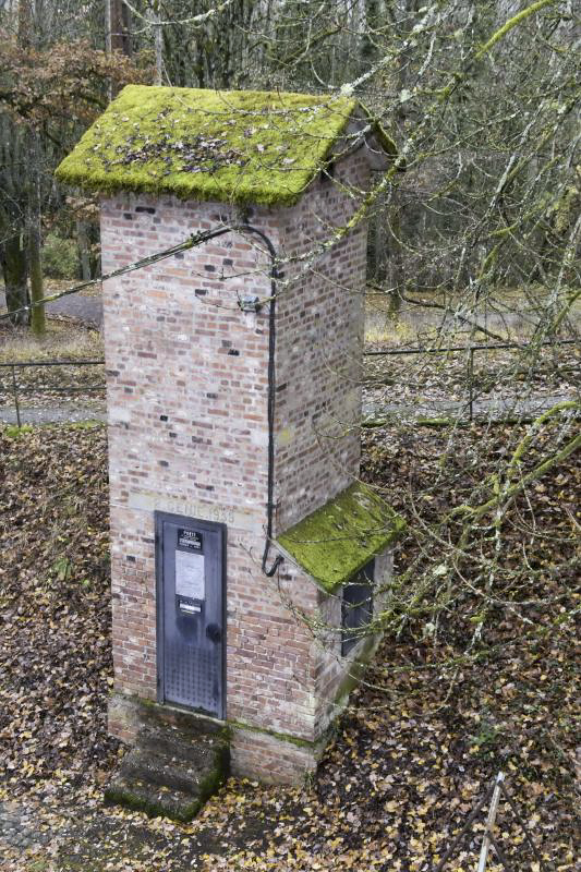 Ligne Maginot - GUENTRANGE (FESTE DE) - (Ouvrage d'artillerie) - Poste alimentation electrique extérieur.
Il est marqué - 2e Génie 1939