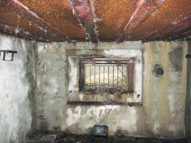 Ligne Maginot - DIEDING 2 (AVANT POSTE) - (Blockhaus pour canon) - Chambre 2
Créneau du canon - Christian LENHARD