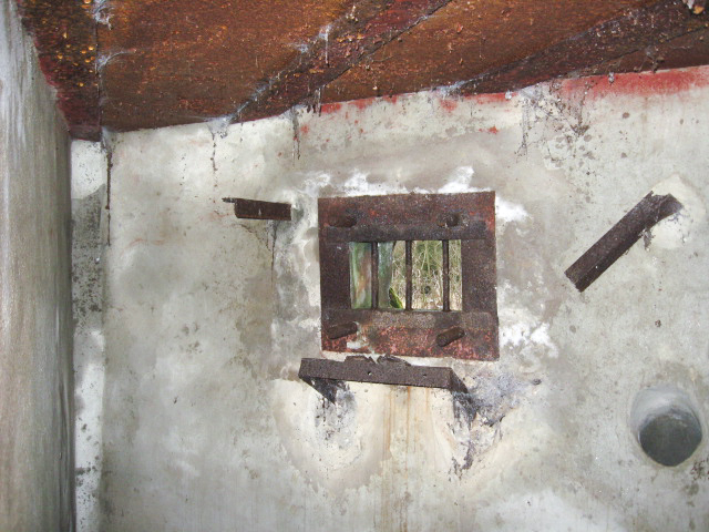 Ligne Maginot - DIEDING 2 (AVANT POSTE) - (Blockhaus pour canon) - Chambre 3
Créneau FM - Christian LENHARD