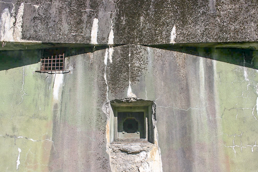 Ligne Maginot - BICHEL SUD - X19 - (Abri) - Créneau FM central de façade