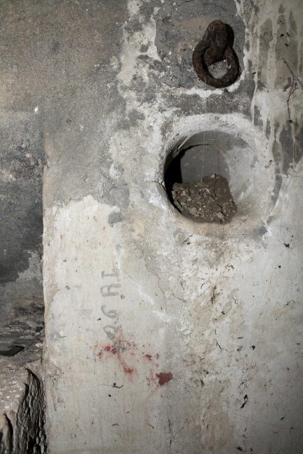 Ligne Maginot - GARE DE KALHAUSEN 1 - (Blockhaus pour arme infanterie) - Évacuation des douilles
En dessous gravé dans le béton  ' 26 RI '