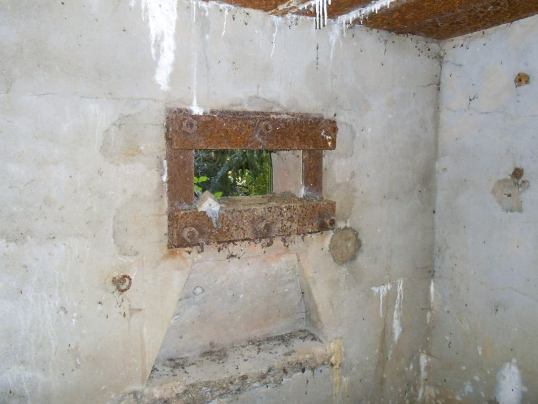 Ligne Maginot - GROSSWALD 6 - (Blockhaus pour arme infanterie) - Place pour le bipied de la mitrailleuse
