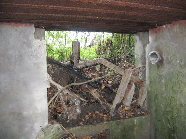 Ligne Maginot - LEYER 3 - (Blockhaus pour canon) - L'entrée du canon
La fermeture de l'entrée se faisait à l'aide de rails empilés