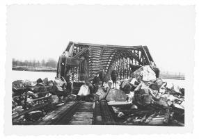 Ligne Maginot - ROPPENHEIM PONT-RAIL 2 - (Blockhaus de type indéterminé) - Les blockhaus du pont rail coté français
Les destructions ont été opérées