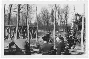 Ligne Maginot - FORT LOUIS OUEST - (Casemate d'infanterie - double) - L'aménagement des abords de la casemate.
Noter l'utilisation des panneaux de crue comme écrans et protection pendant les travaux