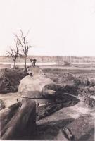 Ligne Maginot - HATTEN NORD - (Cuve pour arme d'infanterie) - Le Lt Albert (PA 7) dans la tourelle démontable