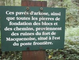 Ligne Maginot - A7 - LE MAMELON OUEST - (Blockhaus pour canon) - Plaque explicative implantée à côté du pavé d'arkose.